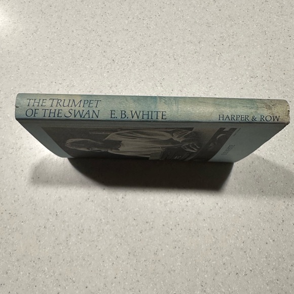 The Trumpet of the Swan by E.B. White. Vintage Hardcover Children’s Book. 1970 - Picture 7 of 15